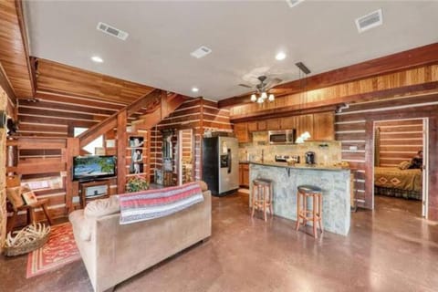 RUSTIC ARMADILLO CABIN with VIEW BY HIDDEN FALL PARK, Fenced yard for Dogs Cabin in Lake Travis