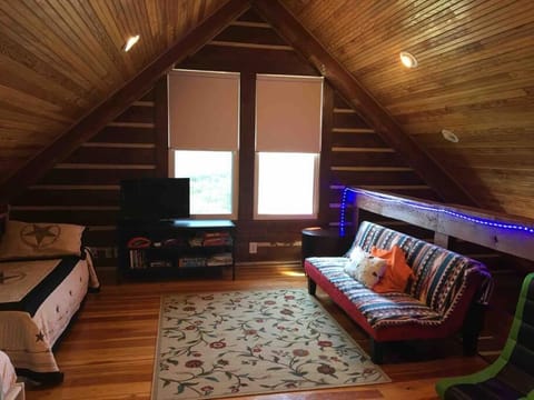 RUSTIC ARMADILLO CABIN with VIEW BY HIDDEN FALL PARK, Fenced yard for Dogs Cabin in Lake Travis