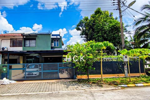 Property building, Day, Neighbourhood, Street view, Parking