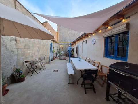 Patio, Patio, BBQ facilities, BBQ facilities, Swimming pool, Sunset, Inner courtyard view