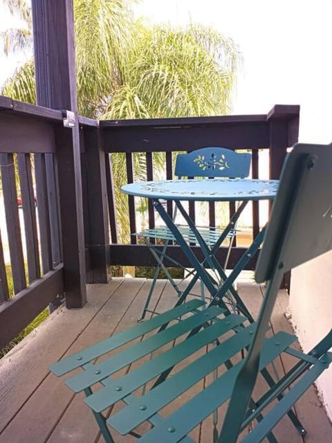 SEA LA VIE COZY BEACH HOME ON 500 BLOCK, Walk to beach only half mile away, SLEEPS 6 Apartment in Naples Park