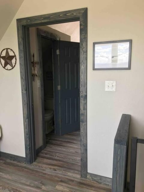 Longhorn Cabin near Hidden Falls with View Cabin in Lake Travis