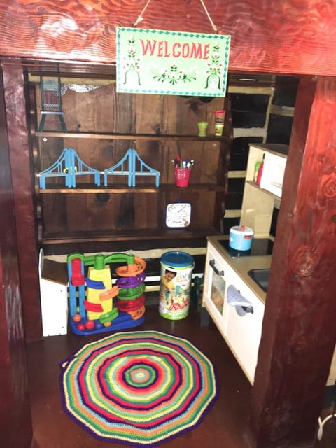 RUSTIC BLUEBONNET CABIN With VIEW BY HIDDEN FALL PARK Cabin in Lake Travis