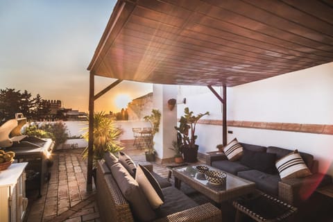 BBQ facilities, View (from property/room), Balcony/Terrace, City view, Landmark view