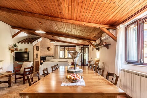 TV and multimedia, Seating area, Dining area, internet, air conditioner