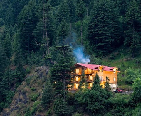 Property building, Natural landscape, Mountain view, Parking
