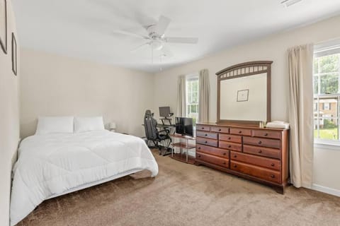 Bed, Photo of the whole room, Bedroom, wardrobe