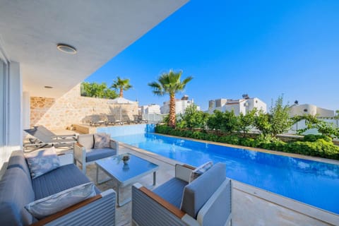 Property building, Garden, Balcony/Terrace, Swimming pool