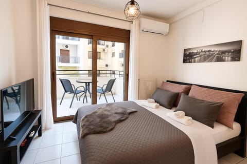 Elegant Central Studio with Balcony & WiFi Fiber Apartment in Thessaloniki