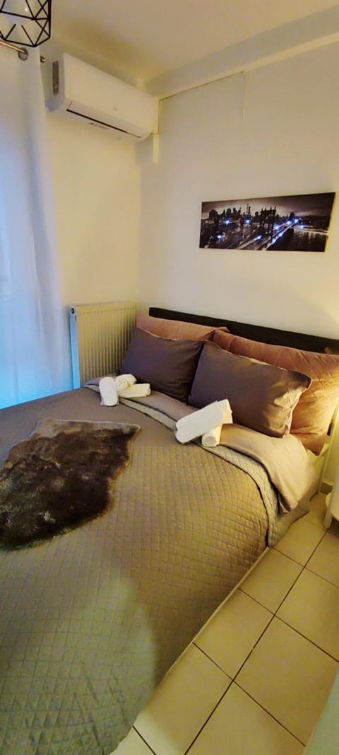 Elegant Central Studio with Balcony & WiFi Fiber Apartment in Thessaloniki