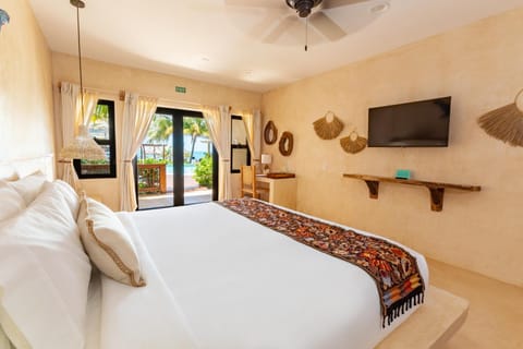 Communal lounge/ TV room, Bed, Bedroom