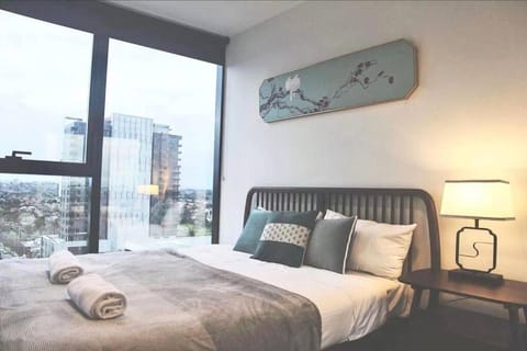 Bed, Photo of the whole room, Bedroom, towels