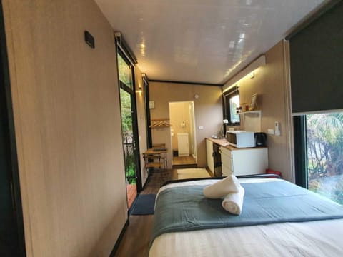 Bed, Bathroom, Kitchen or kitchenette, Photo of the whole room, Dining area