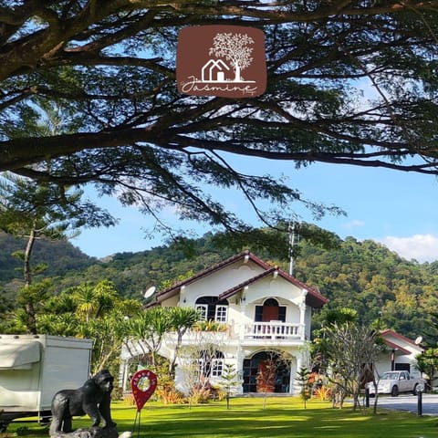 Property building, Day, Garden, Garden view, Mountain view, Parking