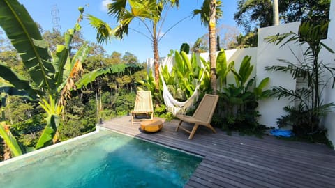 Patio, Spring, Day, Natural landscape, Garden, Garden view, Pool view, Swimming pool, sunbed