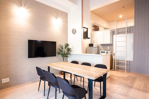 TV and multimedia, Living room, Seating area, Dining area