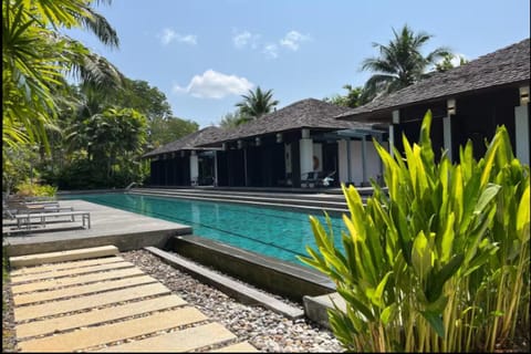 Property building, Garden view, Swimming pool, sunbed