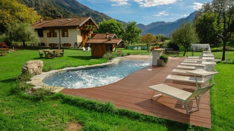 Garden, Hot Tub
