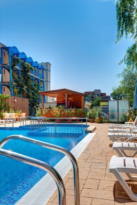 Property building, Swimming pool
