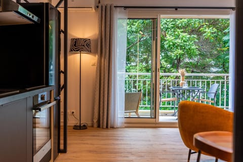 Communal lounge/ TV room, View (from property/room), Balcony/Terrace, Kitchen or kitchenette