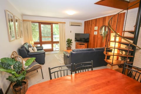 TV and multimedia, Living room, Seating area, Dining area, heating, air conditioner