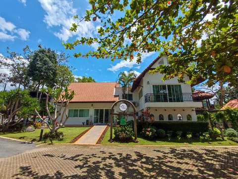 Property building, Day, Garden, Garden view