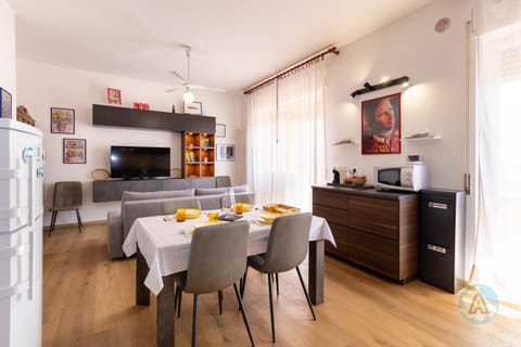 Living room, Dining area