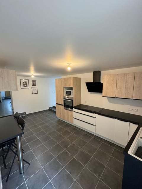 Kitchen or kitchenette, Dining area, stove