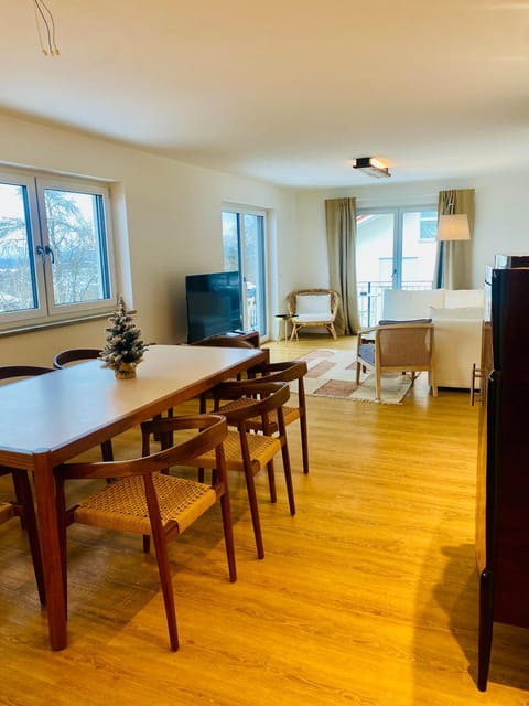 Communal lounge/ TV room, TV and multimedia, Living room, Seating area, Dining area, Evening entertainment