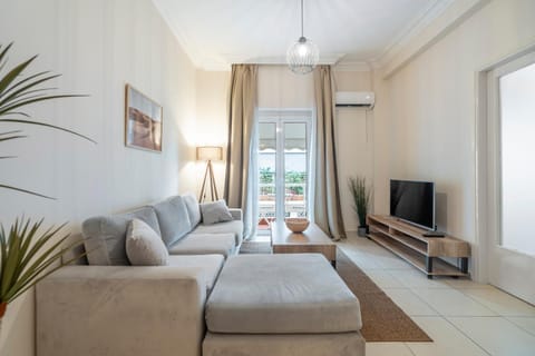 TV and multimedia, Living room, Seating area, air conditioner