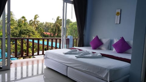 Patio, Natural landscape, View (from property/room), Balcony/Terrace, Photo of the whole room, Bedroom, towels