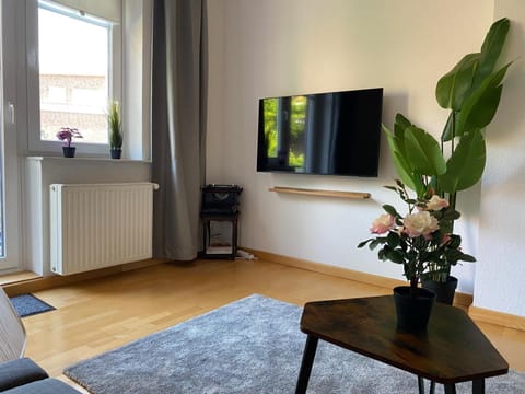 Communal lounge/ TV room, TV and multimedia, Living room, Seating area, Evening entertainment