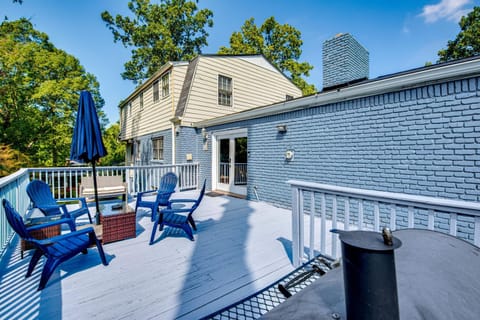 Spacious Home with Hot Tub, 14 Mi to Downtown ATL! House in East Point