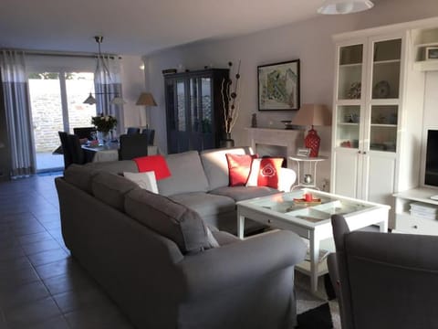 TV and multimedia, Living room, Seating area