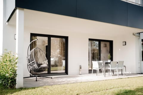 Garden, Balcony/Terrace