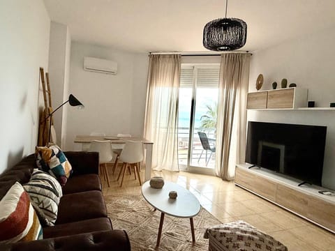 TV and multimedia, Living room, Lounge or bar, heating, air conditioner