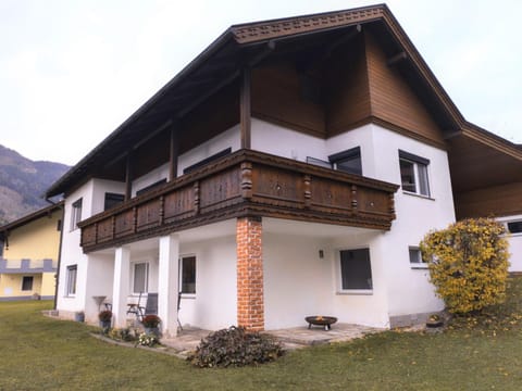 Property building, Patio, Garden, Balcony/Terrace, Garden view, Landmark view, Mountain view, Family