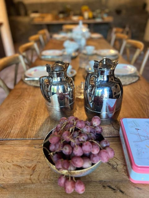 Food and drinks, Dining area, Food