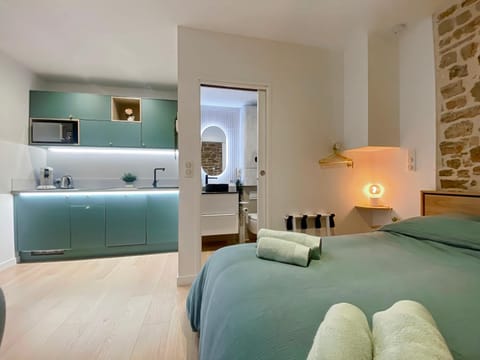 Bathroom, Bedroom, kitchen