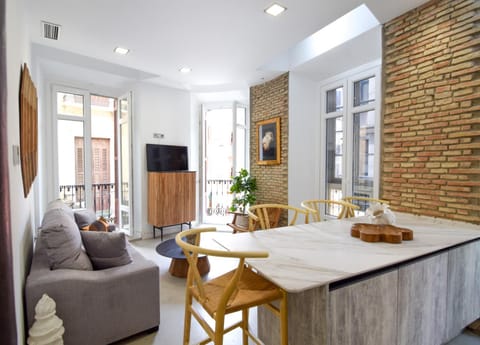 TV and multimedia, Balcony/Terrace, Living room, Seating area, Dining area
