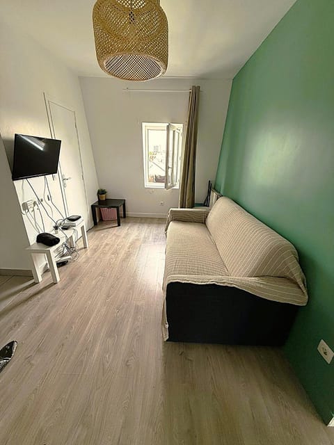 Home Sweet Home Apartment in Aubervilliers