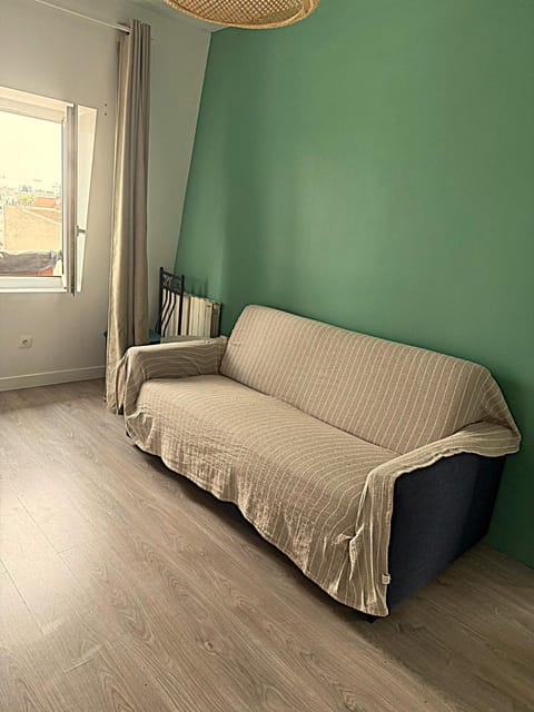 Home Sweet Home Apartment in Aubervilliers