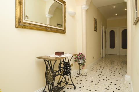 Bed, Lobby or reception