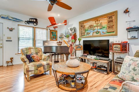 25 Mi to Starved Rock State Park - DePue Retreat House in Illinois