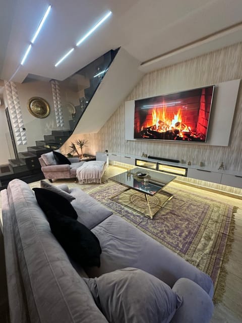 TV and multimedia, Living room, Seating area