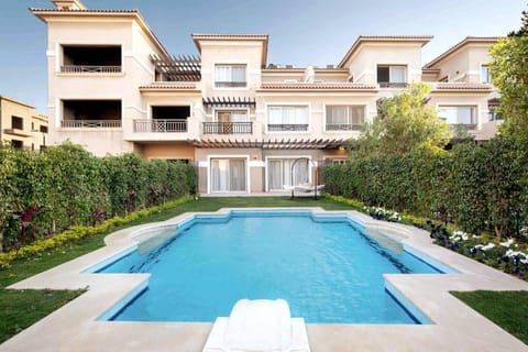 Toilet, Property building, Swimming pool