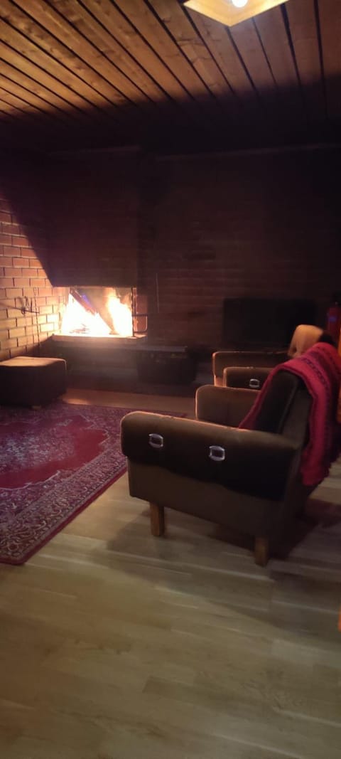 Seating area, fireplace