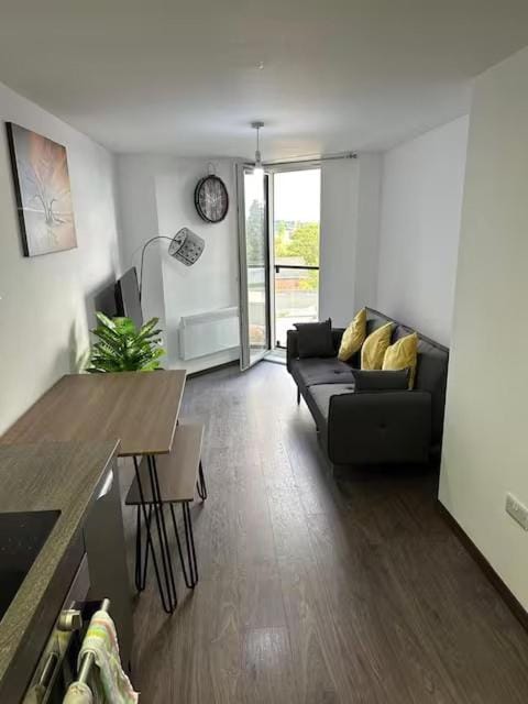 Communal lounge/ TV room, TV and multimedia, Living room, Seating area, Dining area, Evening entertainment