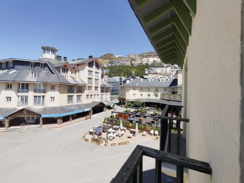 View (from property/room), Balcony/Terrace, Street view