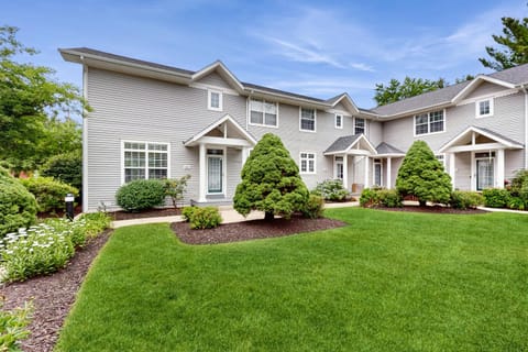 Beacon Court Condo F Apartment in Saugatuck